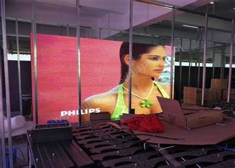 Naked Eye D Led Video Advertising Screen Degree Corner Synchronous