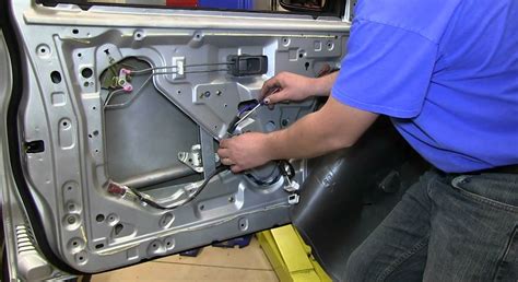 Не поднимается заднее стекло ниссан альмера классик