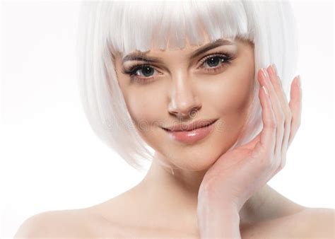 Short Blonde Hair Woman Bob Platinum Hairstyle Stock Image Image Of Skin Salon