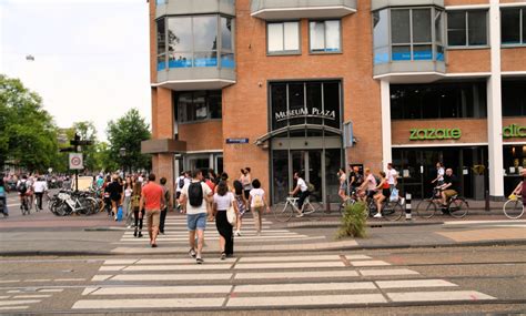 DIOSA SI UNA NUEVA VISIÓN DE ÁMSTERDAM EL MUSEO MOCO Y EL FESTIVAL DEL ORGULLO GAY Reino de