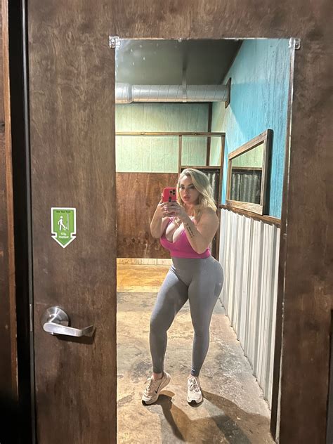 Katrina Thicc On Twitter My Entry For Milf Monday Do I Qualify As A Mother Youd Like To Fuck