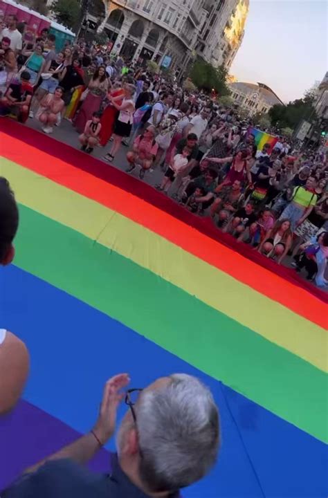 Ada Lluch On Twitter This Is From Yesterday In Valencia Spain A Man Showing His Ass On