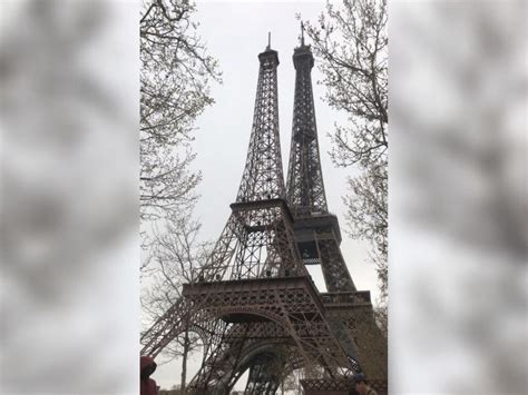 L IMAGE Une deuxième tour Eiffel érigée à Paris