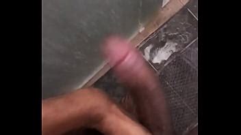 Batendo Uma No Banheiro XVIDEOS