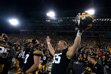 Michigan vs. Iowa tickets for Big Ten Football Championship: How to get tickets (12/2/23 ...