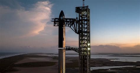 spacex shares gleaming glamour shots  starship  orbital launchpad