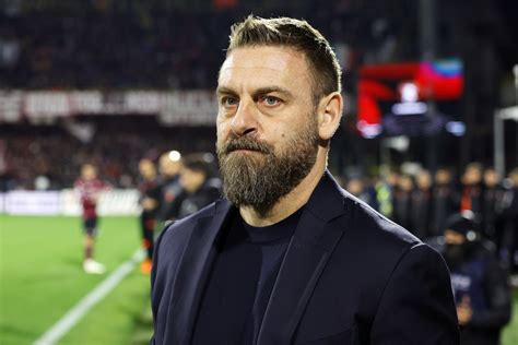 De Rossi Roma Working On New Ideas In Training Football Italia