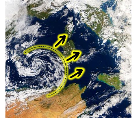 Allerta Meteo Due Cicloni Risalgono L Italia Da Sud Verso Nord