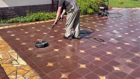 Чистка брусчатки - YouTube