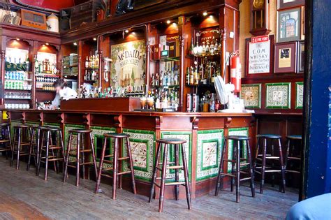 10 Most Iconic Pubs in Dublin - Where to Enjoy a Pint in a Traditional ... 
