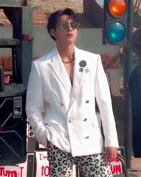 SEVENTEEN HOT MV behind The scenes photos Знаменитые парни Мальчики Ребята