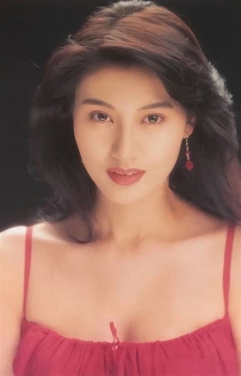 Hoa hậu gây sốt vì khoe eo con kiến ở tuổi U60 tự tin diện bikini Cuộc sống viên mãn bên