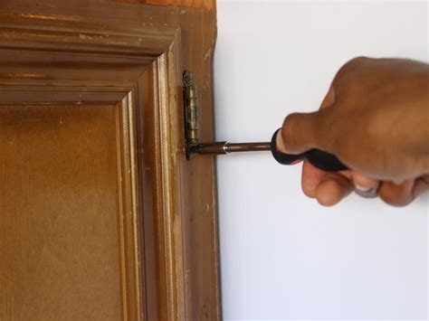 Как заменить дверь шкафа - HD01