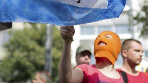 Fotos Pris O De Garotas Do Pussy Riot Gera Protestos Uol Entretenimento