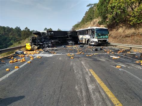 Choque Entre Autobús Y Camión Deja Un Muerto Y 5 Heridos