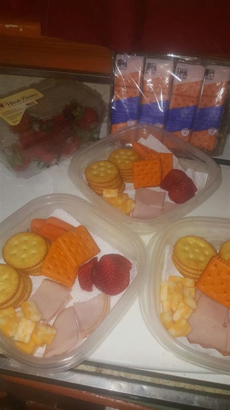 DIY Lunchables aka #MUNCHables! Turkey, Colby Jack Cheese, Crackers ...