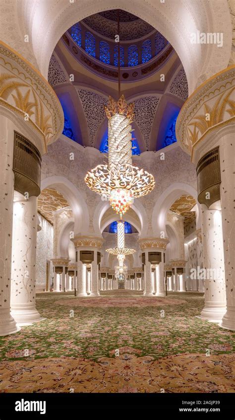 Sheikh Zayed Grand Mosque Stock Photo Alamy