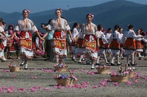 Von Sofia Aus Ganzt Gige Tour Zum Rosenfest Getyourguide