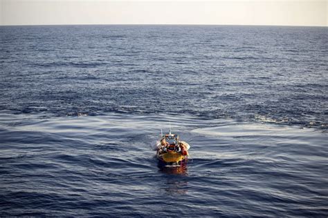 Quarante et un migrants portés disparus dans le naufrage dun bateau en