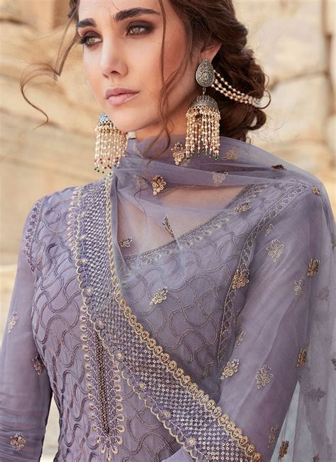 Buy Indian ethnic clothing for Women - buy online at Cbazaar