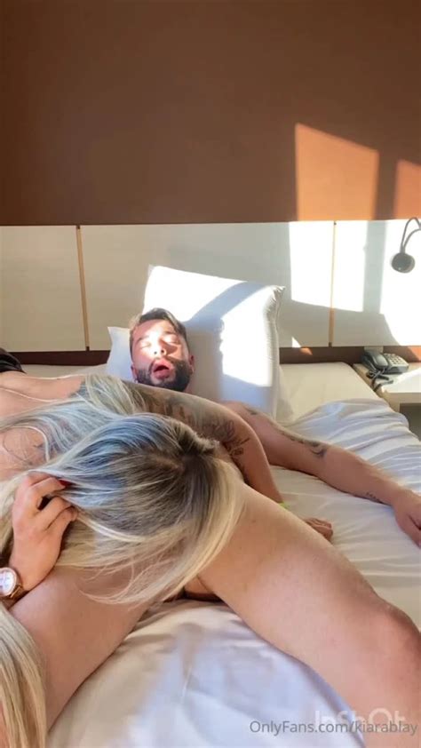 Loira Gata Do Privacy Se Divertindo Um Plug Anal No Bumbum Kabine Das Novinhas