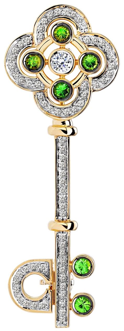 Купить Сувениры Эстет Золотая брошь с бриллиантами за 243360р. с доставкой