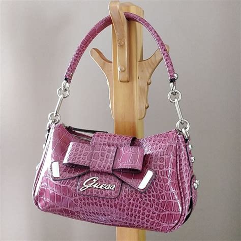 How To Sell Handbags On Poshmark
