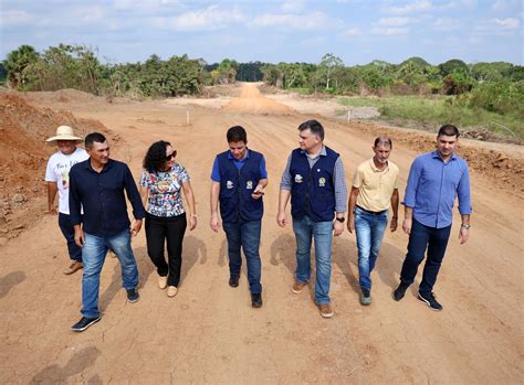 Governador Gladson Cameli vistoria obra da terceira entrada de Tarauacá