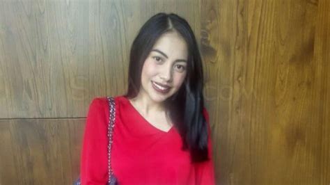 Hot Sexy Kezia Karamoy Bikini Pics