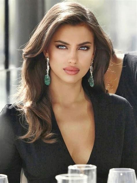 Wow Irina Shayk Brunette Beauty Hair Beauty Long Hair Styles
