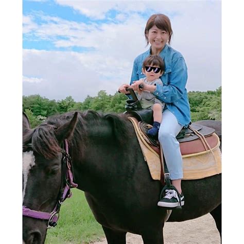 森麻季さんのインスタグラム写真 森麻季instagram「南ヶ丘牧場🐄🐎 那須へ週末一泊旅行 1歳以上から乗れるということで馬に