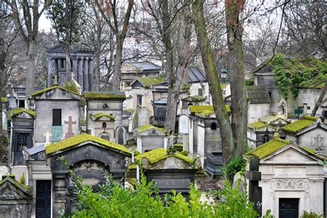 Paris: Pere Lachaise Cemetery Guided Tour | Compare Price 2023