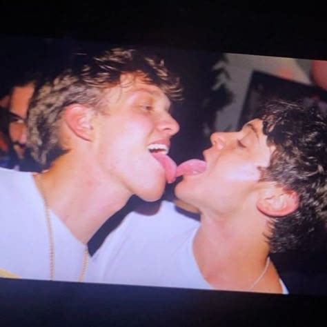 Pin De Josiahhern Em Gay Fotos Fofas De Casais Imagens Lgbt Garotos Sensuais