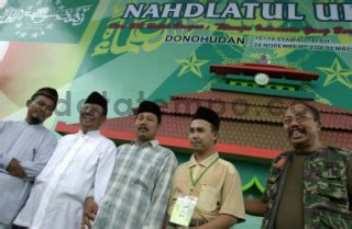 Kh Hasyim Muzadi Dan Santri DATATEMPO