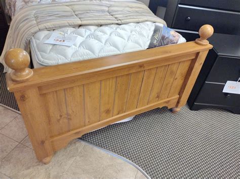 Warm Pine Finish Twin Bed Roth And Brader Furniture