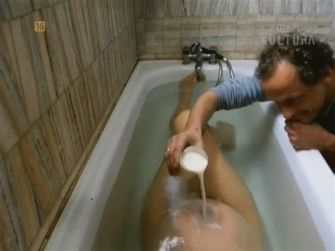 Nude Video Celebs Ewa Kasprzyk Sexy Drzewa 1995