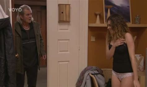 Naked Denisa Pfauserová in Ulice