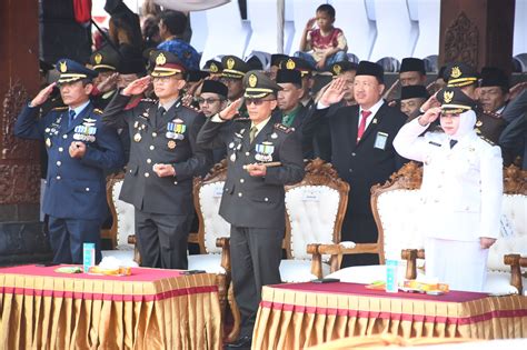 Dandim 0802 Ponorogo Mengikuti Upacara Pengibaran Bendera HUT Ke 78