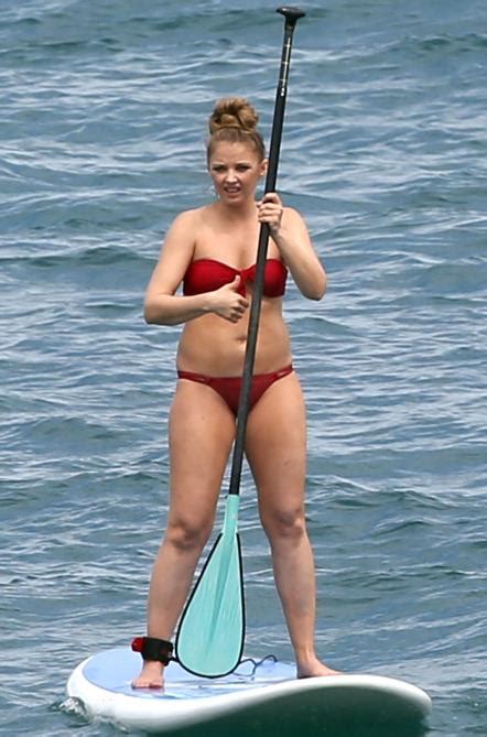 Elisabeth Harnois Wearing A Bikini At A Beach In Maui Mix Q