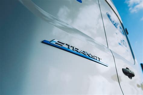 Ford comienza la venta de su primer eléctrico en Chile: el E-Transit