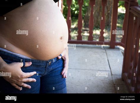 Mädchen und mutter im bikini Fotos und Bildmaterial in hoher Auflösung Alamy