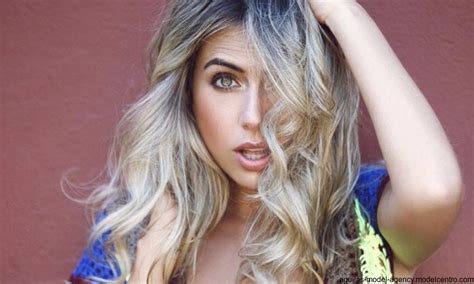 Stunning Brunette Chick Puts Her Nice Round Ass On Display Photos