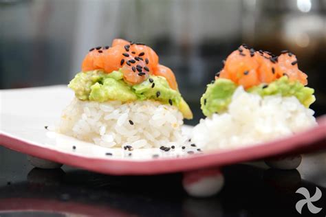 Tartar de salmón con base crujiente de arroz de sushi Recetas Thermomix