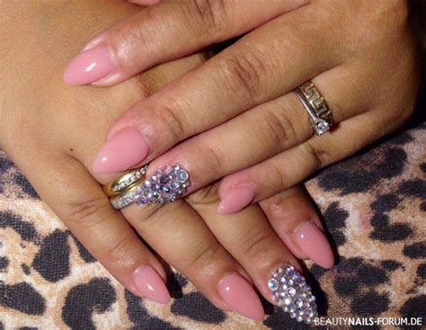 Nude Nails Mit Strasssteine Nageldesign