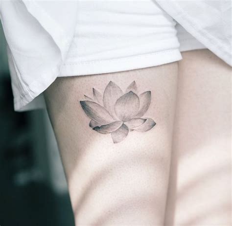 Tatto Feminina Na Coxa - Tatuagem feminina na coxa com flores: inspirações irresistíveis para a ...