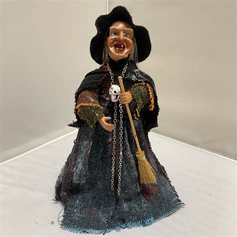 Баба яга игрушка со светящими глазами и громким смехом 28 см - купить с ...