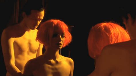 Naked B R Nice Marlohe In Un Bonheur N Arrive Jamais Seul