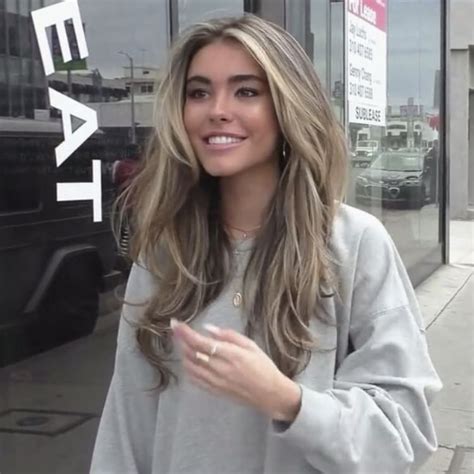 Madison Beer Blonde Hair Inspiration Blonde Hair Looks Brunette Hair With Highlights