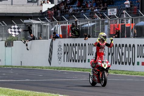 Superbike Bautista Vince Gara 1 A Donington