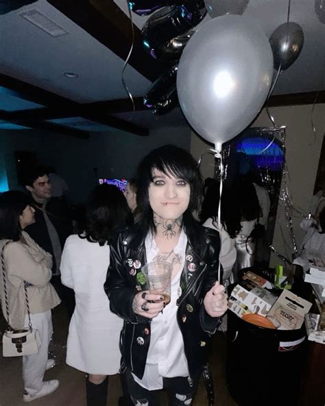 Johnnie Guilbert Johnnie Guilbert Hot Emo Guys Cute Emo Guys